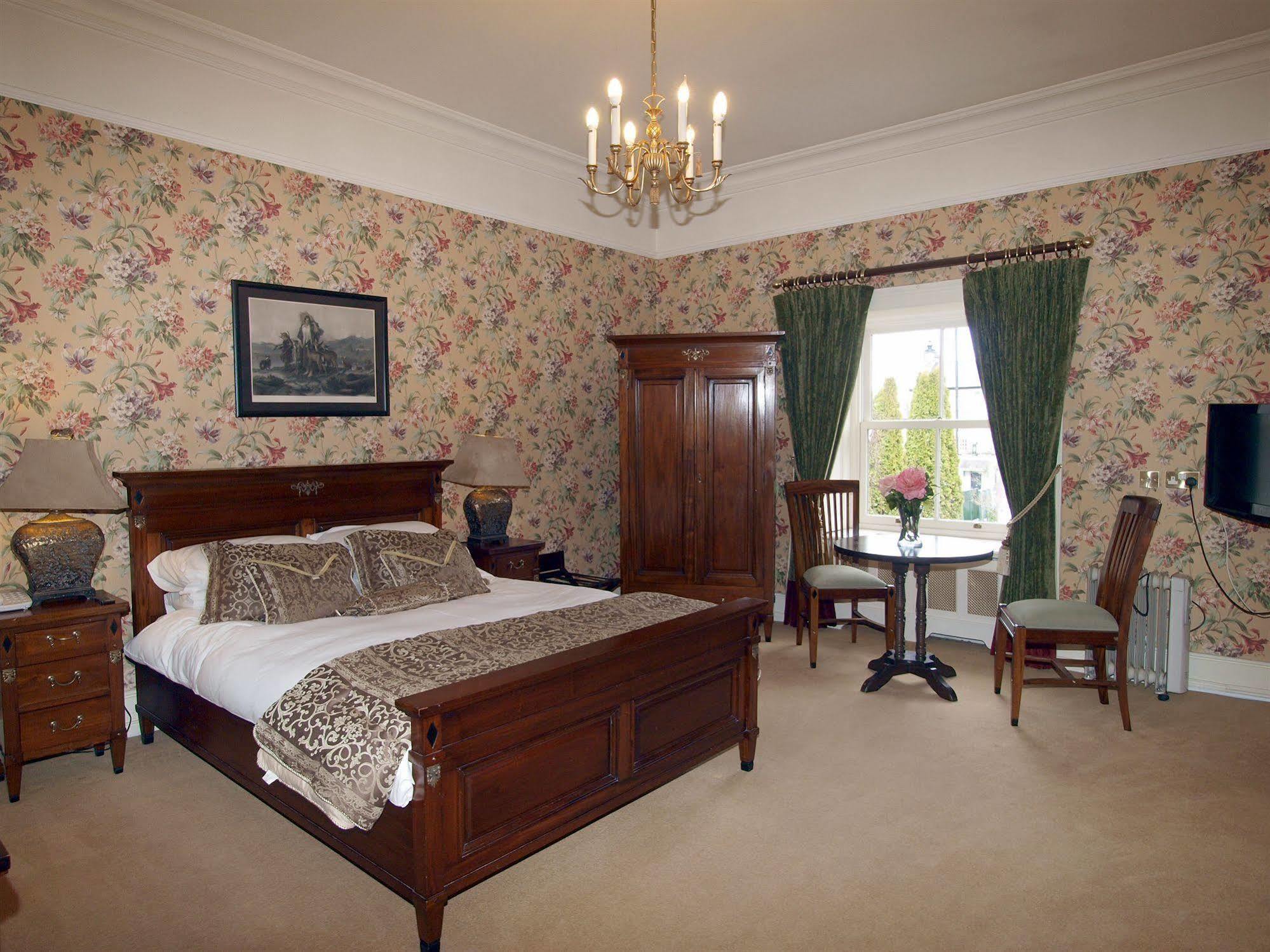 Gleeson'S Restaurant & Rooms Роскоммон Экстерьер фото